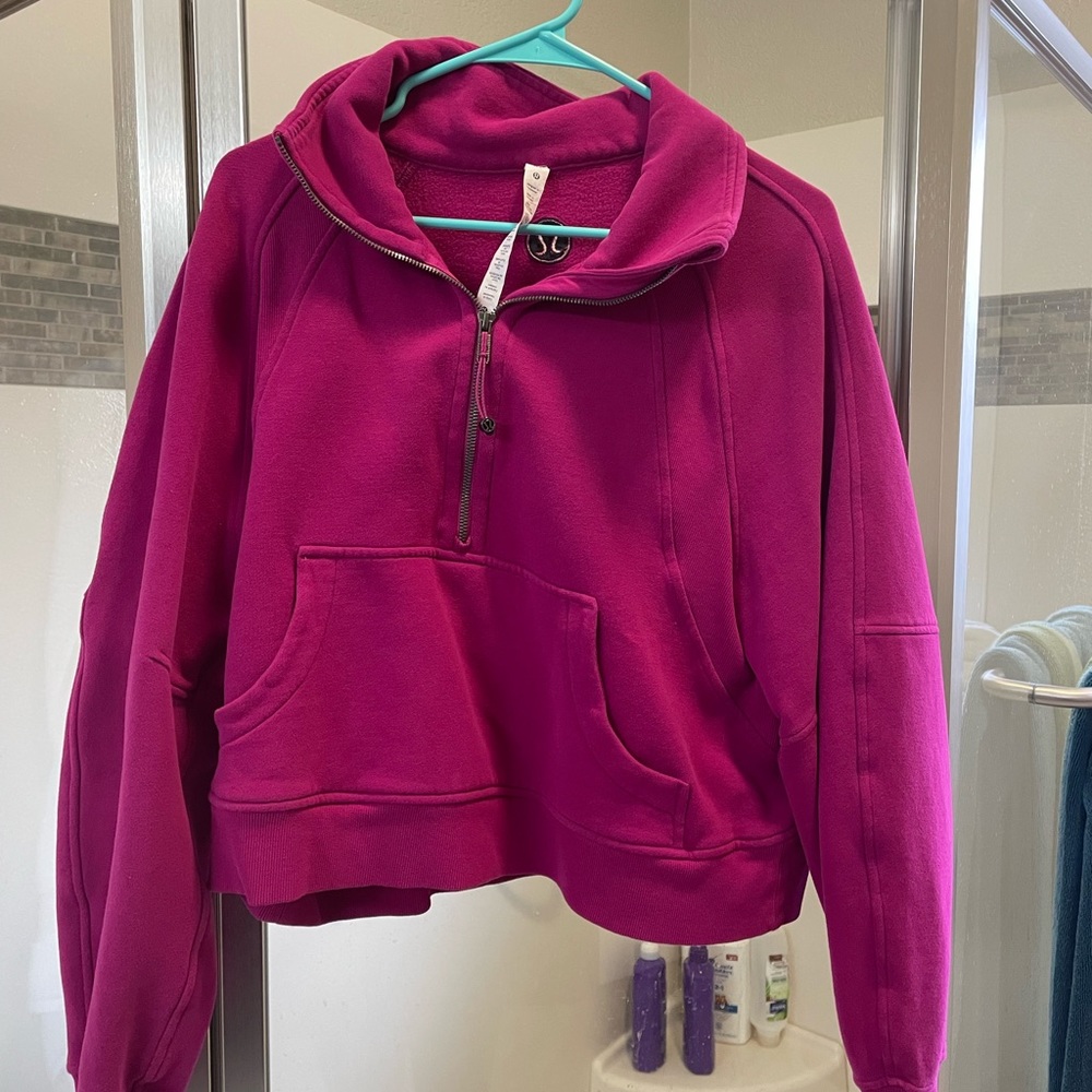 Lululemon scuba funnel - ripened raspberry m/l